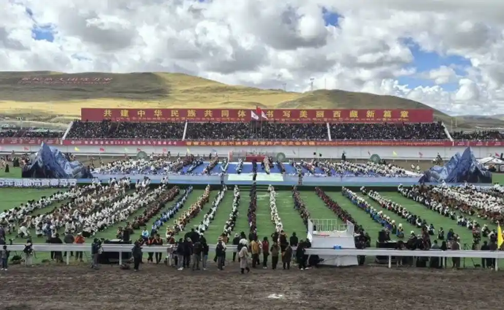 Naqu cultural gathering with Tibetan